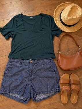 Old Navy Plus Size 2X Forest Green Scoop Neck Tee and Size 18 denim shorts .